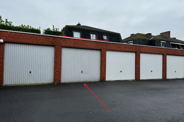 Garage
                            te koop in Harelbeke