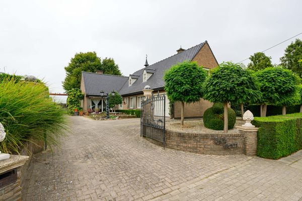 Huis
                                te koop
                                in Dentergem