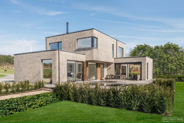 Villa
                            te koop in Wielsbeke