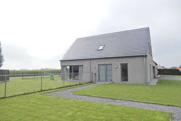 Huis
                                verhuurd
                                in Oostrozebeke