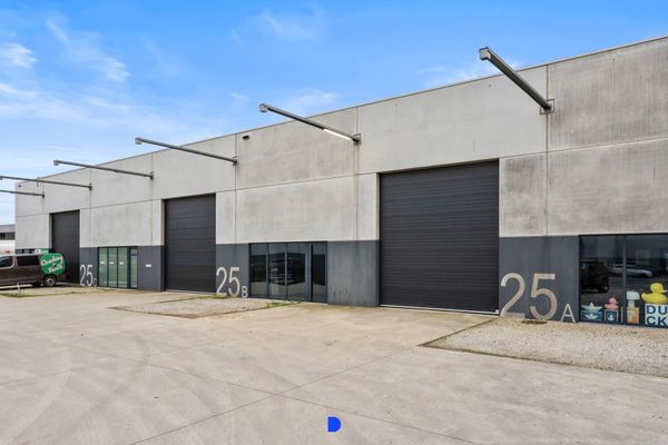 Bedrijfsgebouw
                            te huur in Roeselare