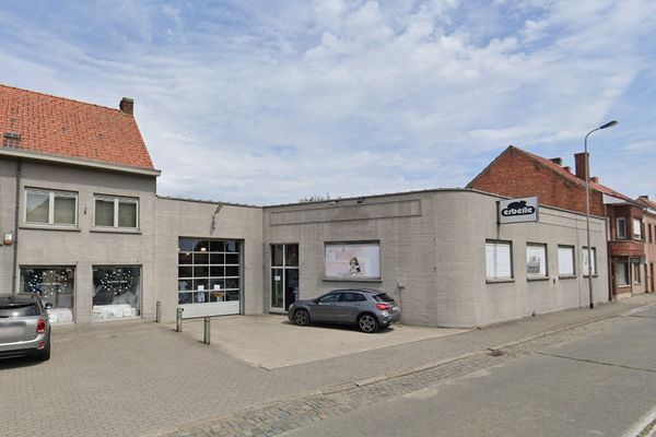 Bedrijfsgebouw
                                te koop in Deerlijk