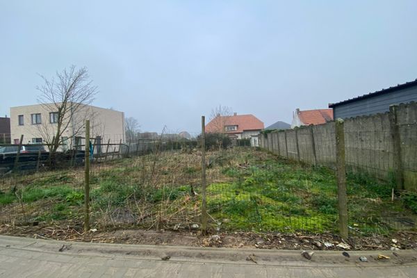 Bouwgrond
                            te koop in Roosdaal