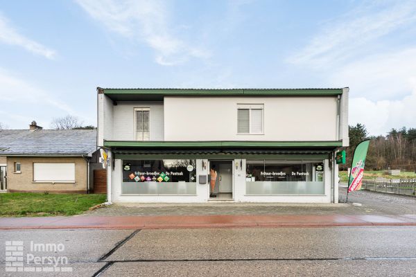 Horeca met woonst
                                te koop in Testelt