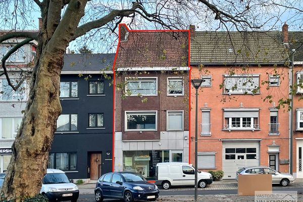 Kantoor met woning
                                te koop in Hasselt