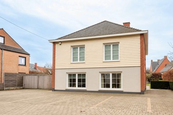 Huis
                                te koop
                                in Deerlijk