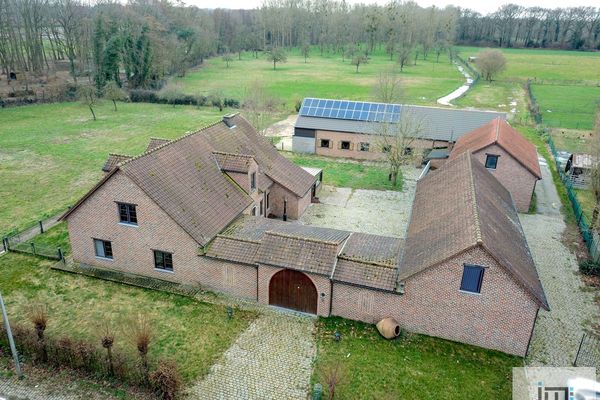 Villa-landhuis
                                te koop in Diepenbeek