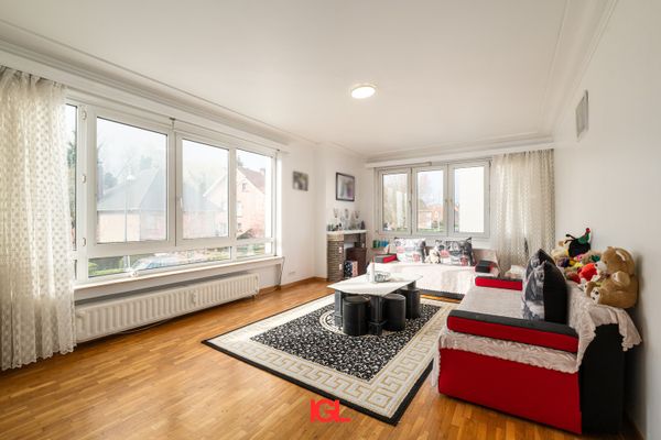 Estate main image