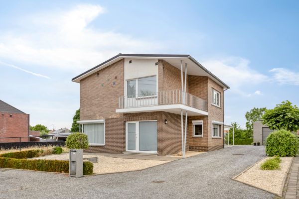 Huis
                                te koop
                                in Paal