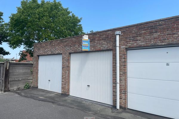 Garage
                            te koop in Harelbeke