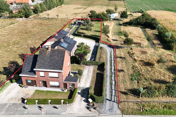 Huis
                                te koop
                                in Leke