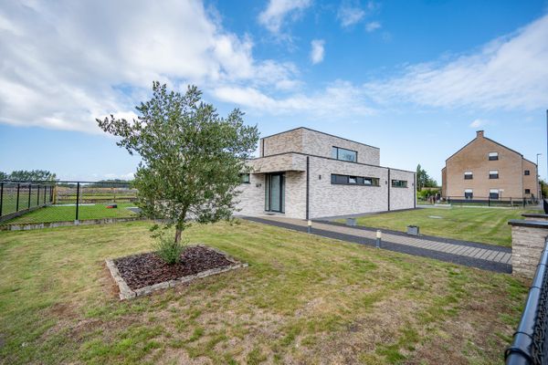 Villa
                            te koop in Moerzeke