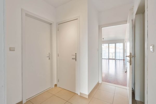 Dekkenstraat 102, B101, Sint-Truiden, inkomhal