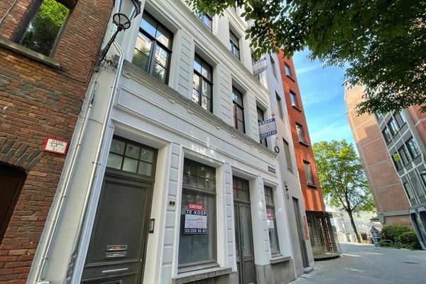 commercieel gelijkvloers
                            te koop in Antwerpen