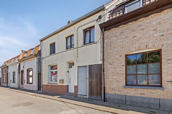 Huis
                                te koop in Oostrozebeke