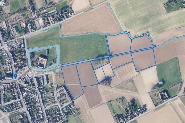 Terrain
                                a vendre
                                in Moen