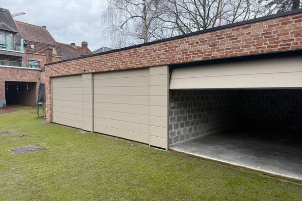 Garage
                                verhuurd in Wakken