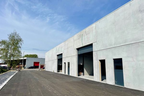 Bedrijfsgebouw
                            te koop in Hamme