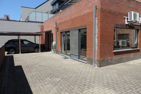 Commercieel verkocht / Paal