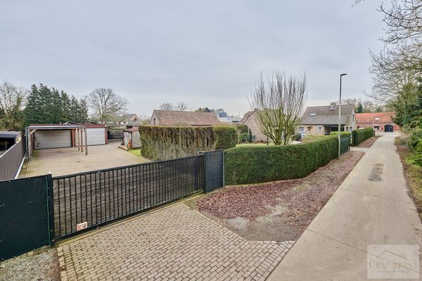 Woning met magazijn
                            te koop in Lommel