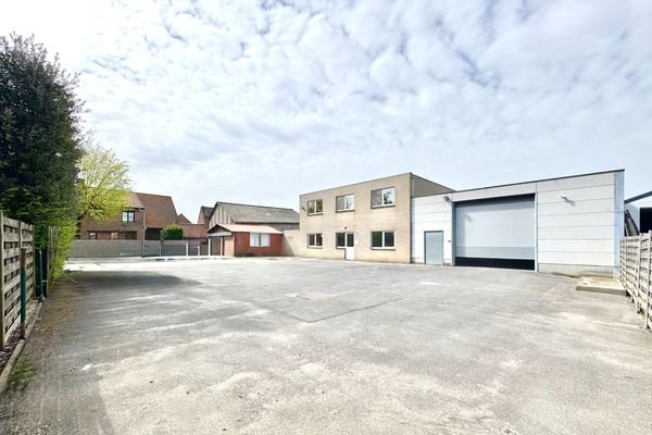 Bedrijfsgebouw
                            te koop in Vichte