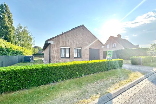 Bungalow
                            te koop in Oostrozebeke