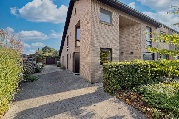 Huis
                                te koop
                                in Torhout