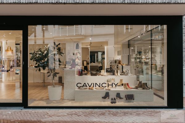 Commercieel gerealiseerd aanneming / Mol