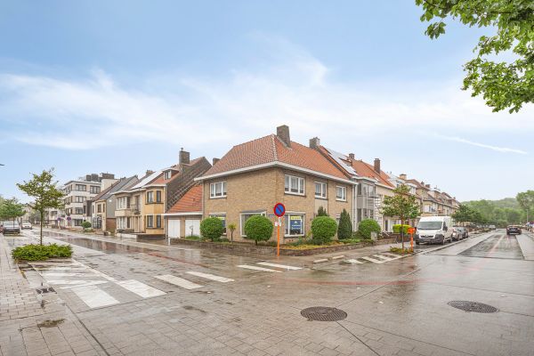 Maison d'angle
                                a vendre in La Panne
