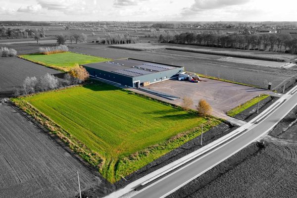 Magazijn met bureel te koop in Lievegem