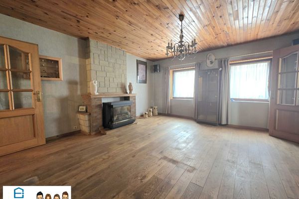 Maison
                            a vendre in Courcelles