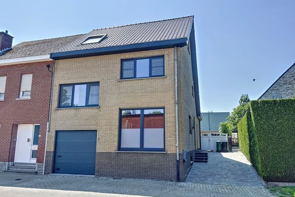 Huis
                                te koop
                                in Bavegem
