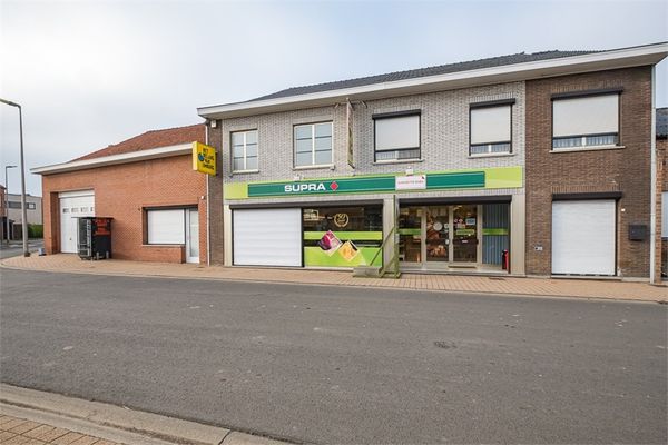 Gemengd gebouw te koop in Velm