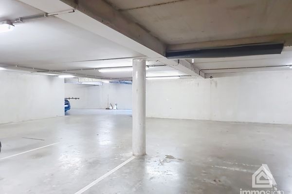 Parking
                            te koop in Bree