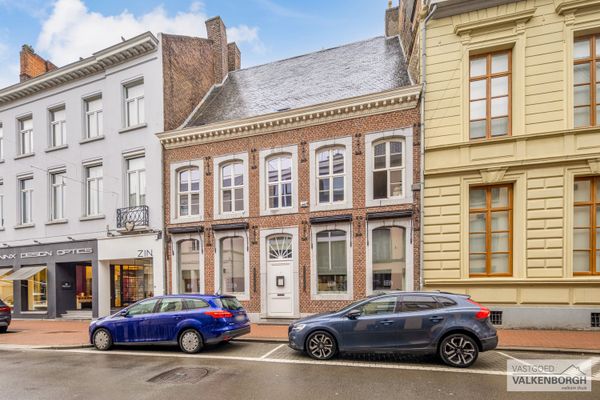 Handelspand met woonst
                                te koop in Hasselt