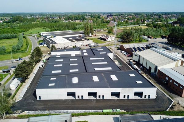 Bedrijfsgebouw
                            te koop in Hamme