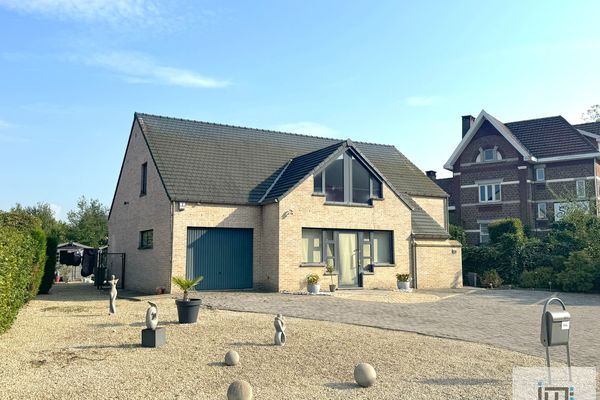 Woning met handelszaak
                                te koop in Wellen