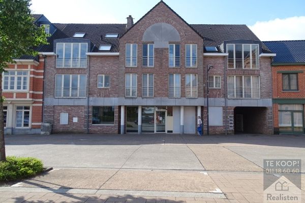 Handelsgelijkvloers
                            te koop in Paal