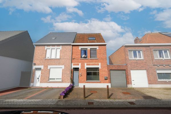 Huis
                                optie koop
                                in Deinze