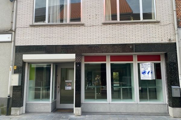 Handelspand met woonst
                            te huur in Hamme