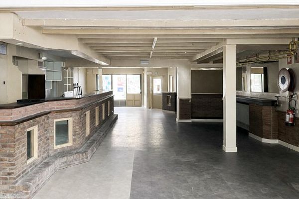 Handelspand met woonst
                            te huur in Hamme