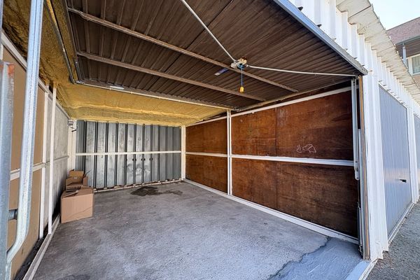 Garage
                                te huur
                                in Torhout