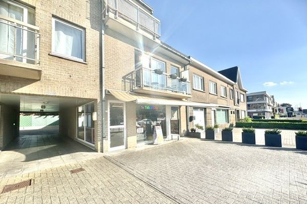 Handelsgelijkvloers
                            te koop in Olsene