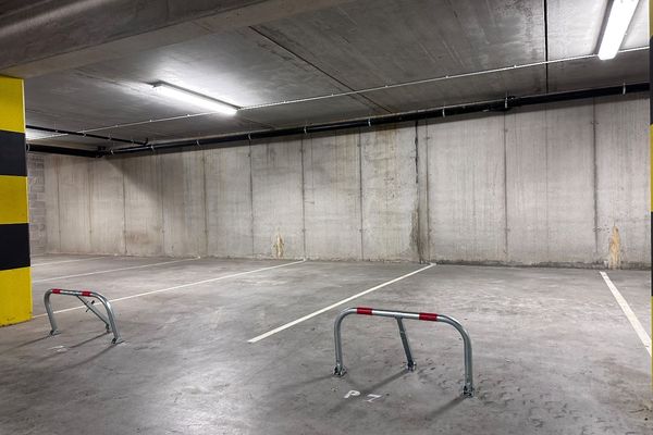 Garage - Parking
                                te koop
                                in Gistel