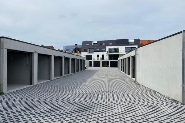 Garage - Parking
                                verhuurd
                                in Eernegem