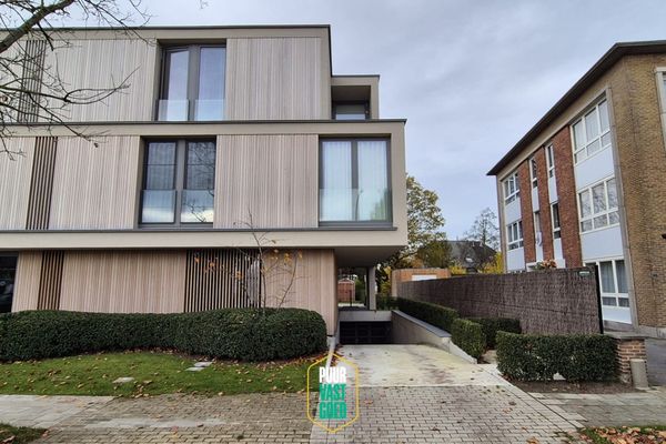Garage box
                            te koop in Sint-Andries