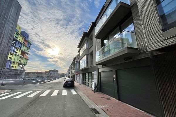 Garage - Parking
                                verhuurd
                                in Heist