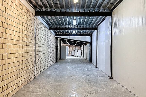 Winkelruimte
                                te huur
                                in Gistel