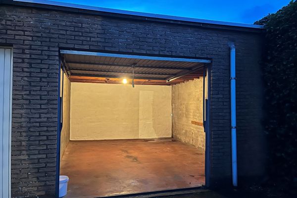 Garage - Parking
                                verkocht
                                in Sint-Michiels