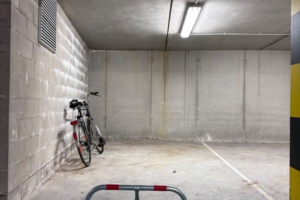 Garage - Parking
                                verkocht
                                in Gistel